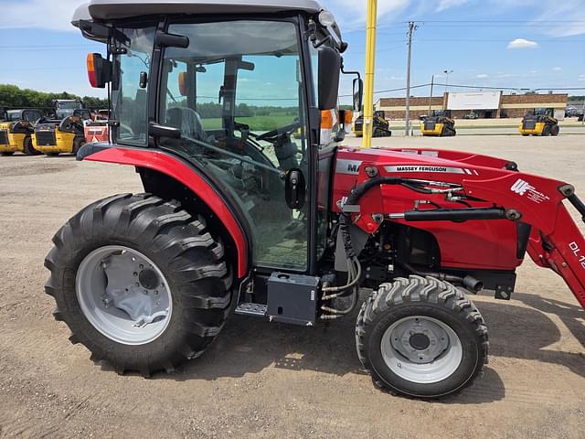 Image of Massey Ferguson 1742 equipment image 1
