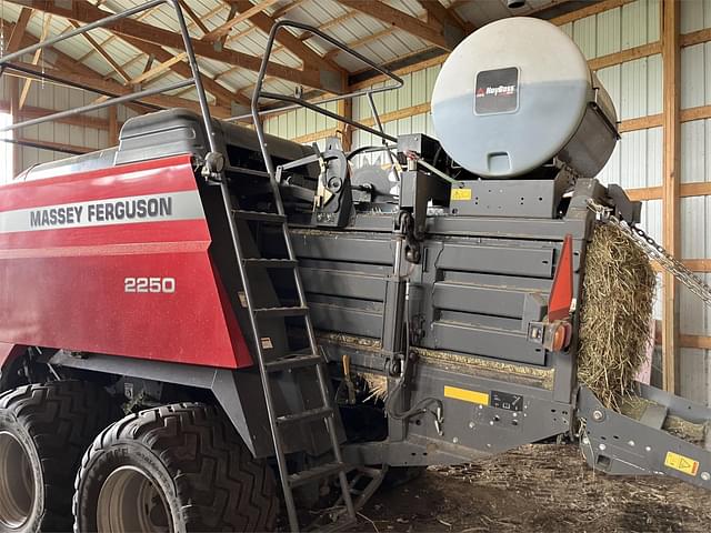 Image of Massey Ferguson 2250 equipment image 3