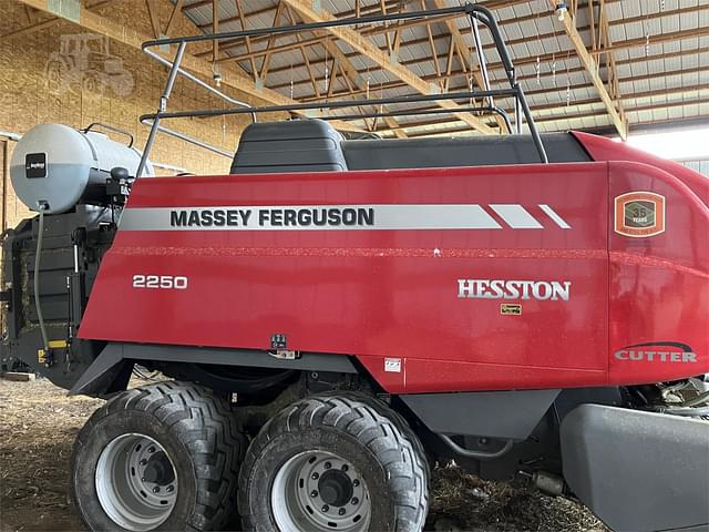 Image of Massey Ferguson 2250 equipment image 2