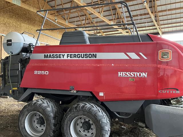 Image of Massey Ferguson 2250 equipment image 2