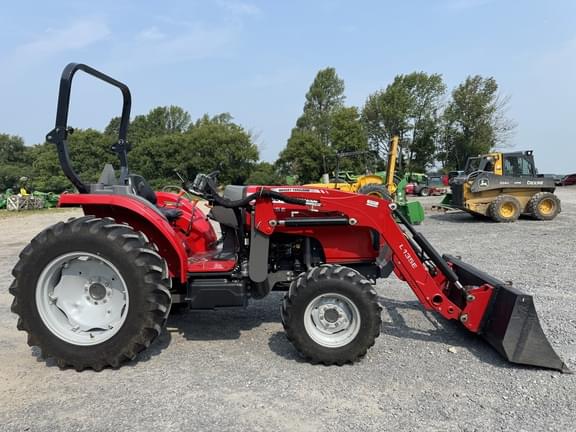 Image of Massey Ferguson 2705E equipment image 2