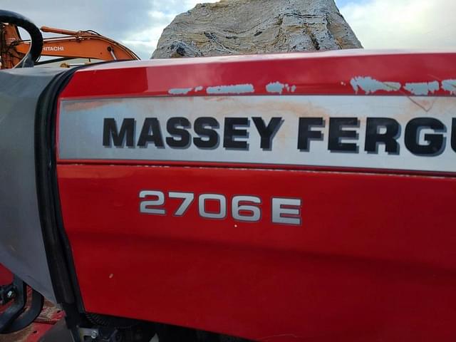 Image of Massey Ferguson 2706E equipment image 4