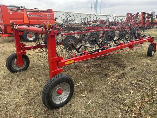 Image of Massey Ferguson 3983 equipment image 3