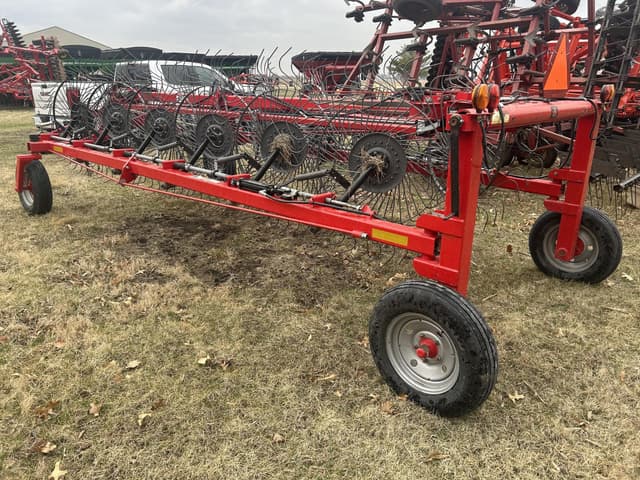 Image of Massey Ferguson 3983 equipment image 2