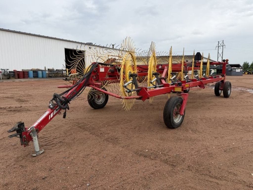 2015 Massey Ferguson 3986 Equipment Image0
