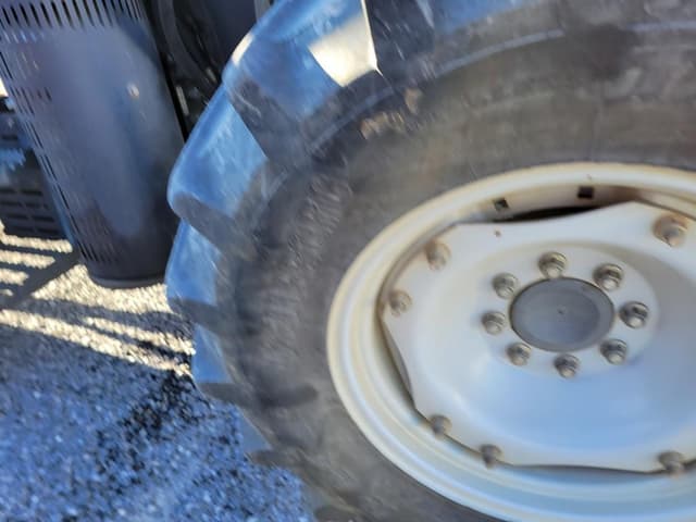 Image of Massey Ferguson 4610 equipment image 4