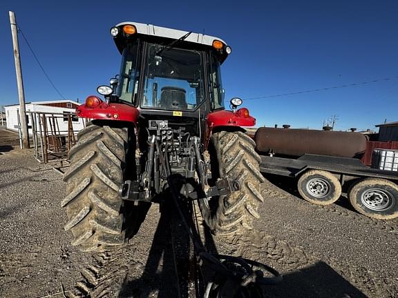 Image of Massey Ferguson 5611 equipment image 3