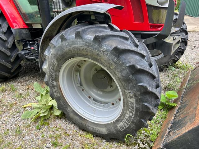 Image of Massey Ferguson 5612 equipment image 2