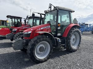 2015 Massey Ferguson 5613 Image