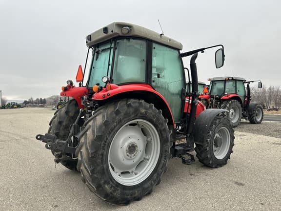 Image of Massey Ferguson 5613 equipment image 2