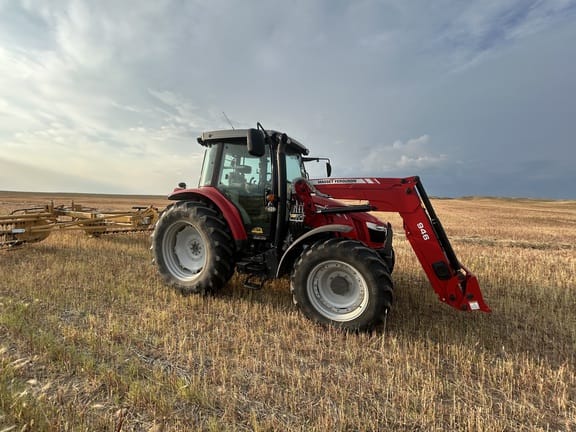 2015 Massey Ferguson 5613 Equipment Image0