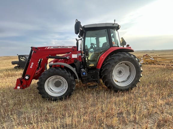 2015 Massey Ferguson 5613 Image