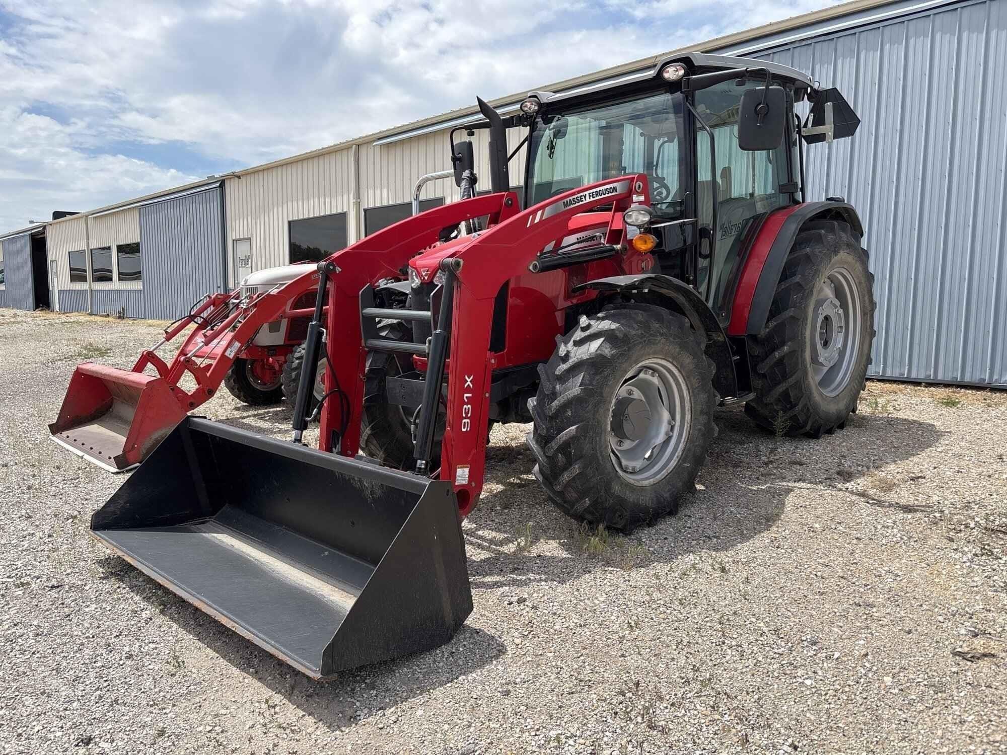 2015 Massey Ferguson 8727 Equipment Image0