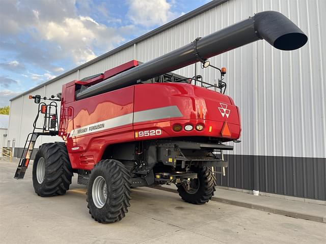 Image of Massey Ferguson 9520 equipment image 3