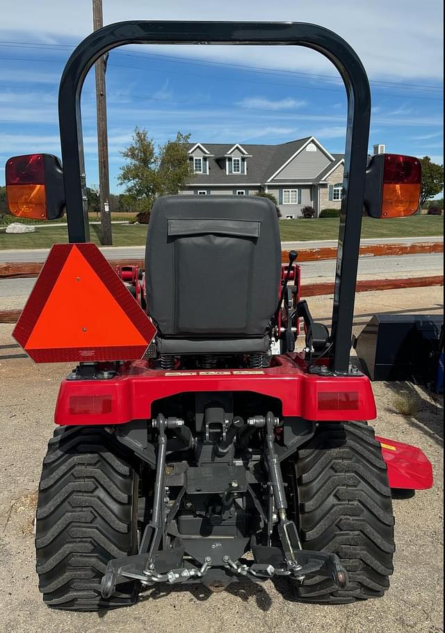 Image of Massey Ferguson GC1705 equipment image 3