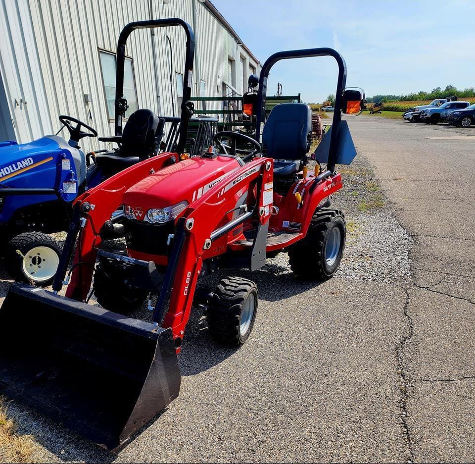 2015 Massey Ferguson GC1715 Equipment Image0