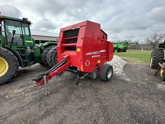2015 Massey Ferguson 1745 Equipment Image0
