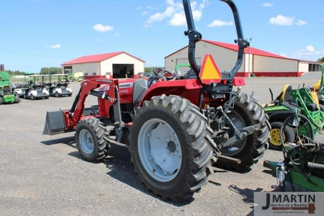 Image of Massey Ferguson 2705E equipment image 3