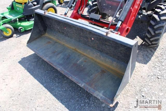 Image of Massey Ferguson 2705E equipment image 4