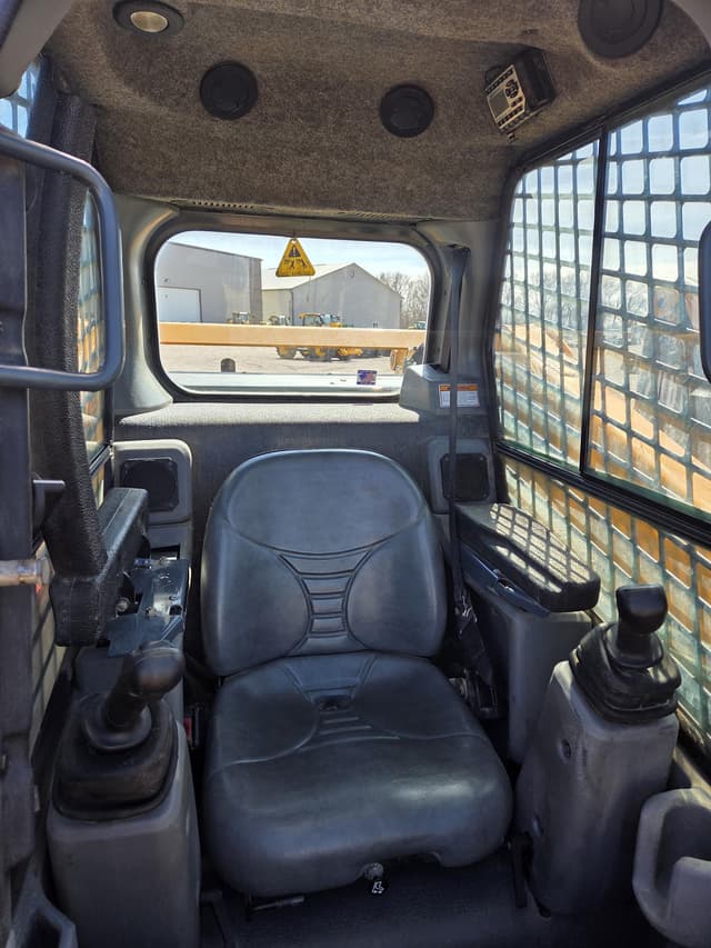 Image of Mustang 3300V equipment image 4