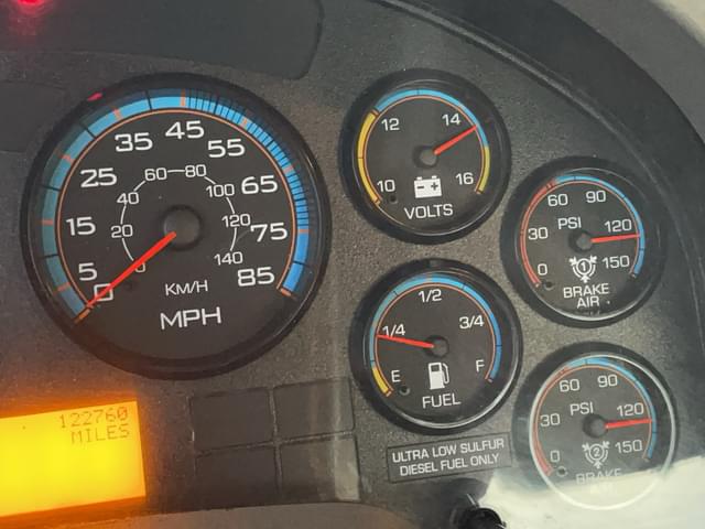 Image of International Navistar 8600 equipment image 3