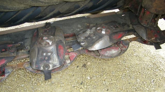 Image of New Holland 313 equipment image 3