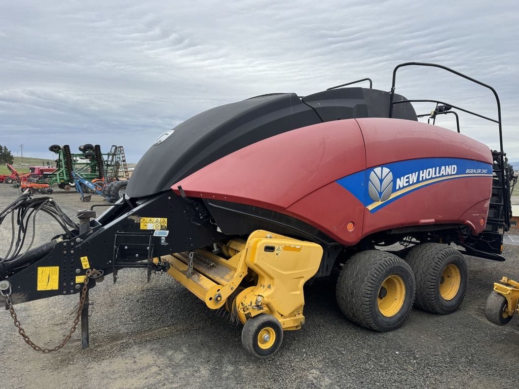 2015 New Holland Big Baler 340 Equipment Image0