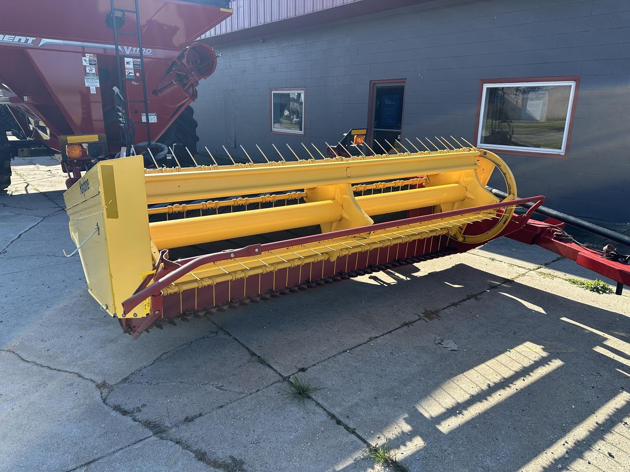 2015 New Holland 488 Equipment Image0