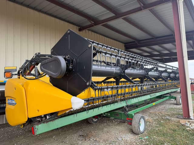 Image of New Holland 740CF equipment image 3