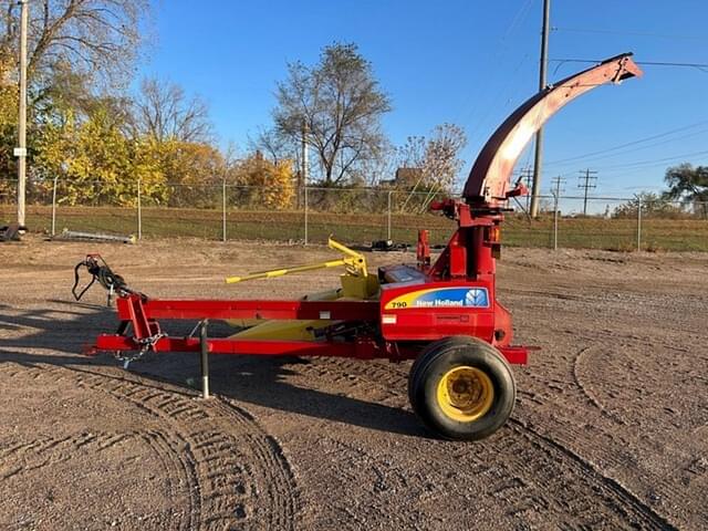 Image of New Holland 790 equipment image 1