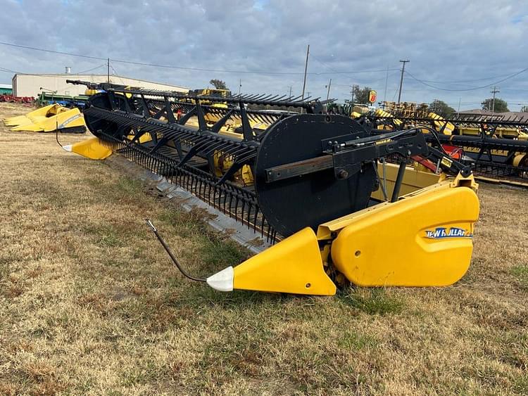 2015 New Holland 880CF Equipment Image0