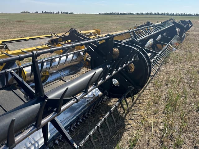 Image of New Holland 880CF-40 equipment image 4