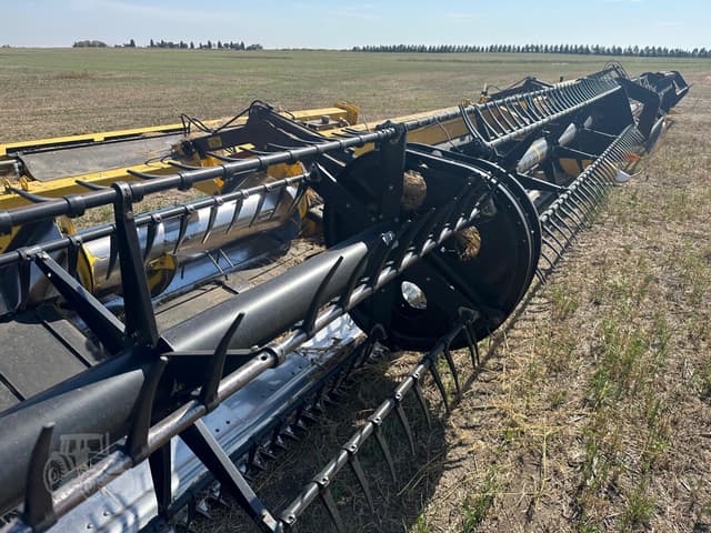 Image of New Holland 880CF-40 equipment image 4