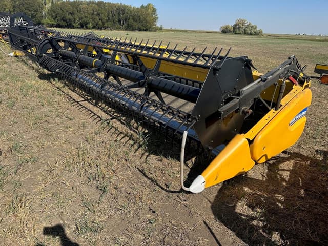 Image of New Holland 880CF-40 equipment image 2
