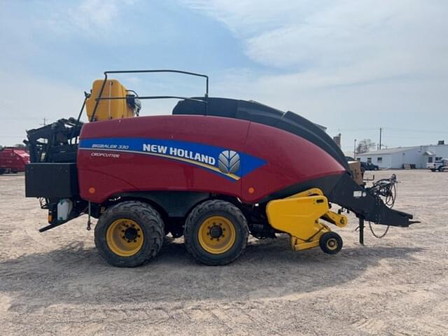 Image of New Holland Big Baler 330 CropCutter equipment image 3