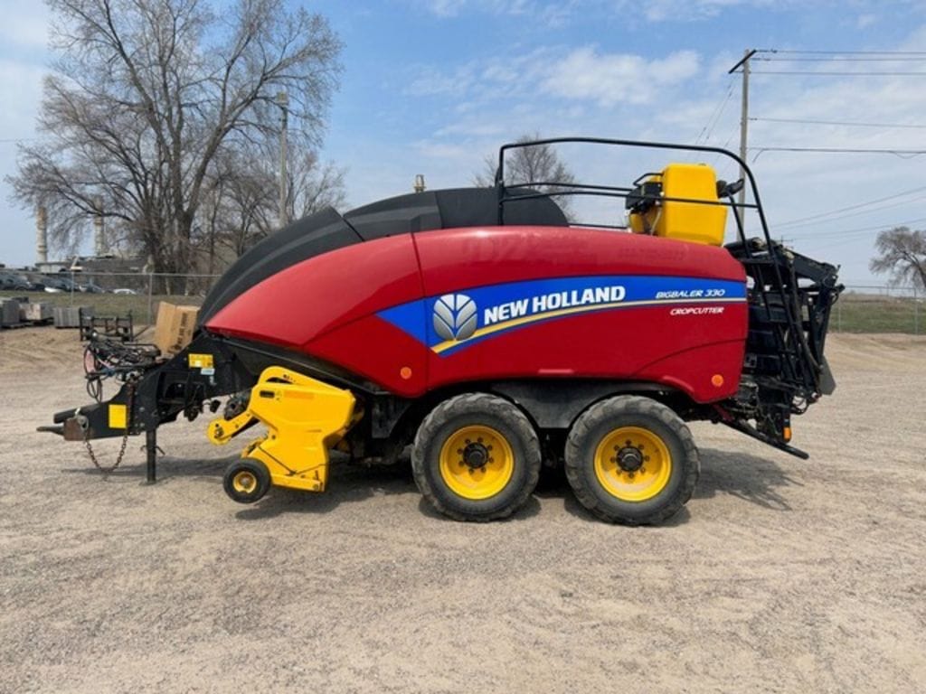 2015 New Holland Big Baler 330 CropCutter Equipment Image0
