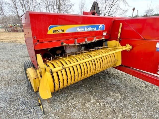 Image of New Holland BC5060 equipment image 3