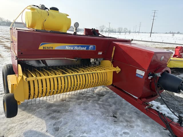 Image of New Holland BC5070 equipment image 3