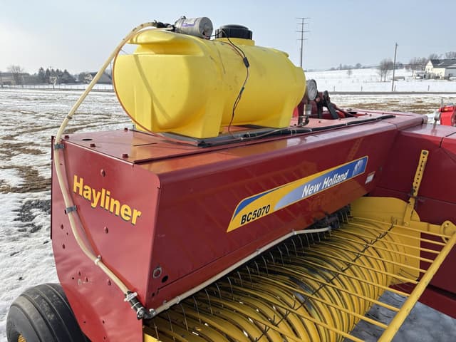Image of New Holland BC5070 equipment image 2