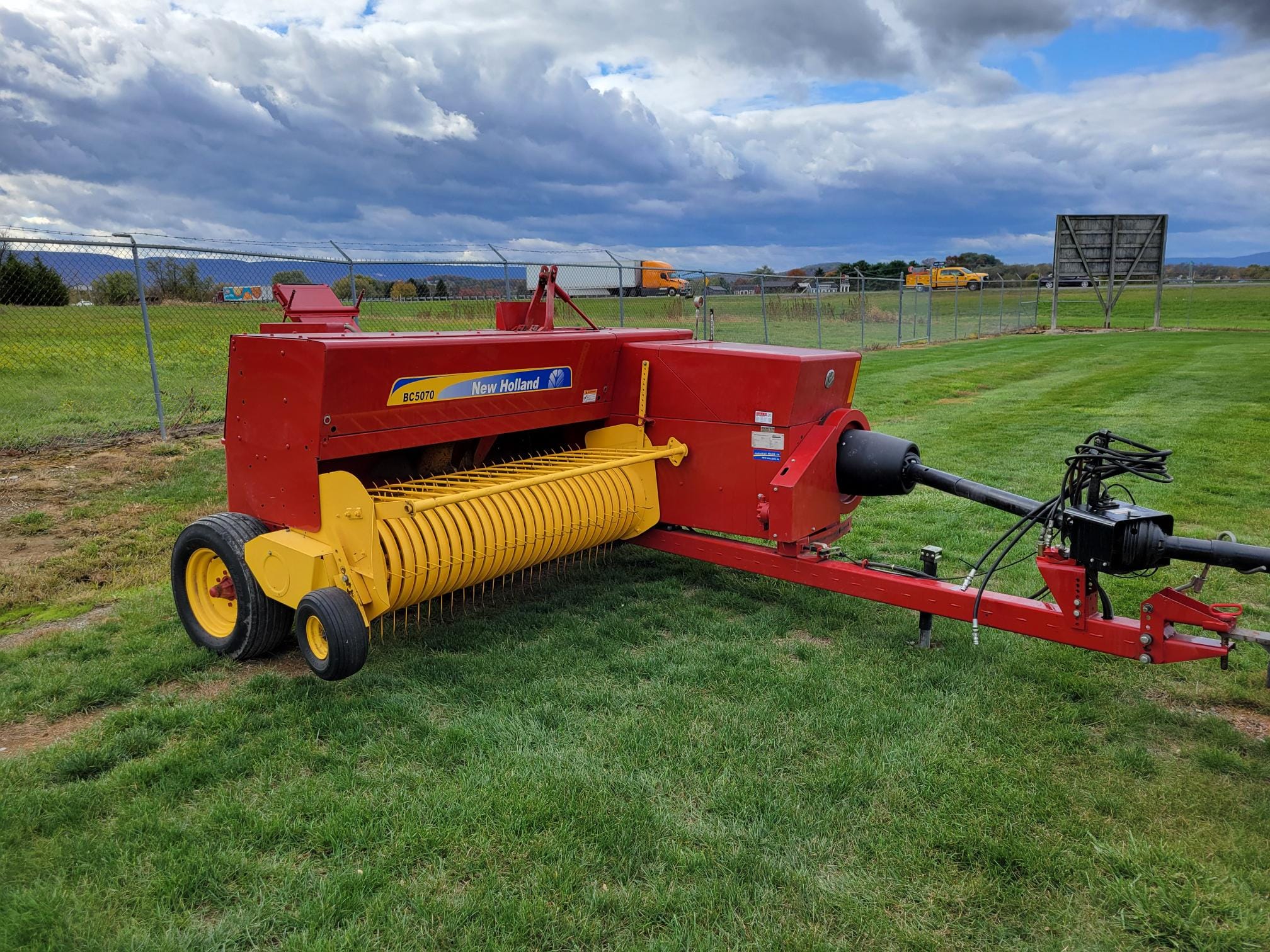 2015 New Holland BC5070 Equipment Image0