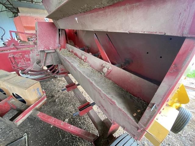 Image of New Holland BC5070 equipment image 4