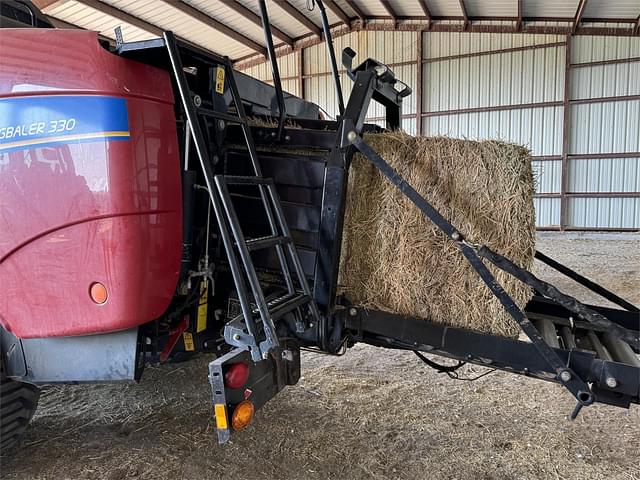 Image of New Holland Big Baler 330 CropCutter equipment image 1