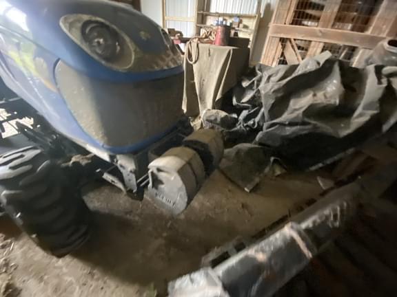 Image of New Holland Boomer 24 equipment image 4