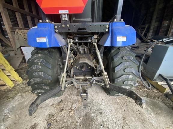 Image of New Holland Boomer 24 equipment image 2