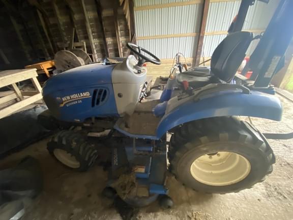 Image of New Holland Boomer 24 equipment image 3