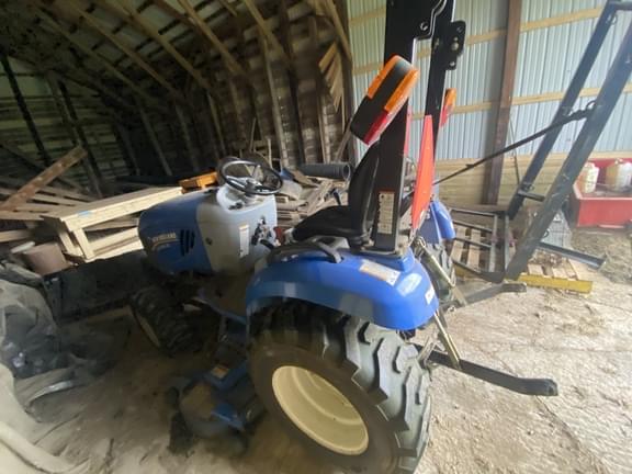 Image of New Holland Boomer 24 equipment image 1