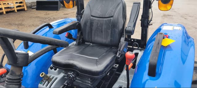 Image of New Holland Boomer 33 equipment image 3