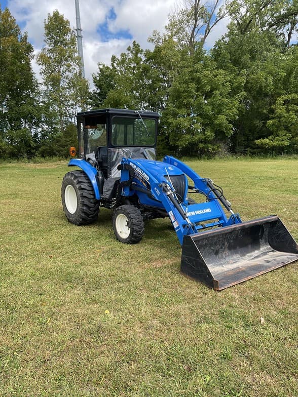 Image of New Holland Boomer 33 equipment image 2