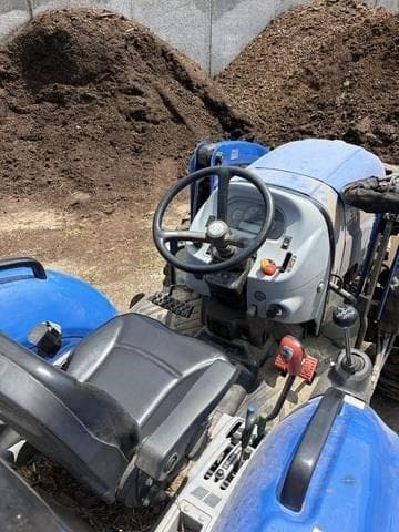 Image of New Holland Boomer 47 equipment image 2