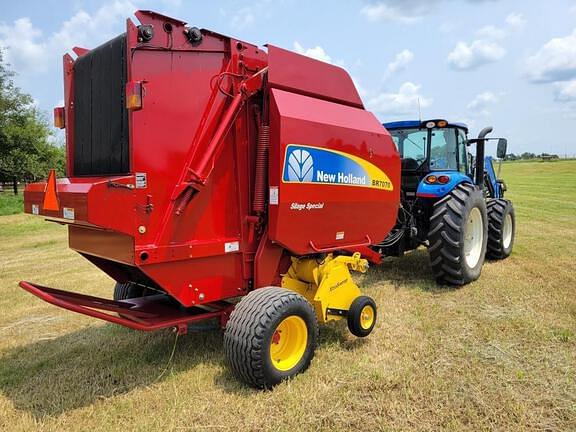 Image of New Holland BR7070 equipment image 2